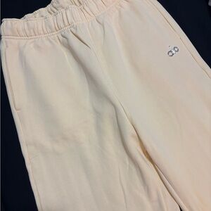 ALO Yoga Butter Yellow Accolade Joggers